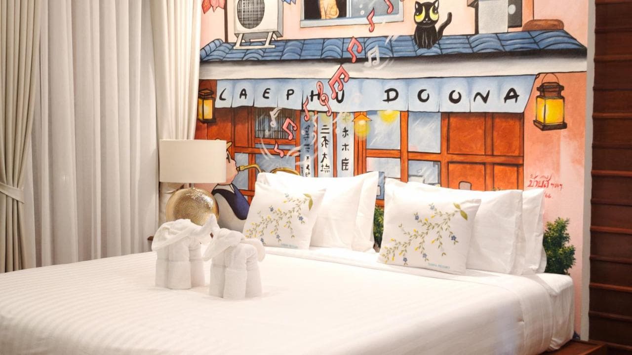 Deluxe Double Room with hand-painted Doona mural and king bed