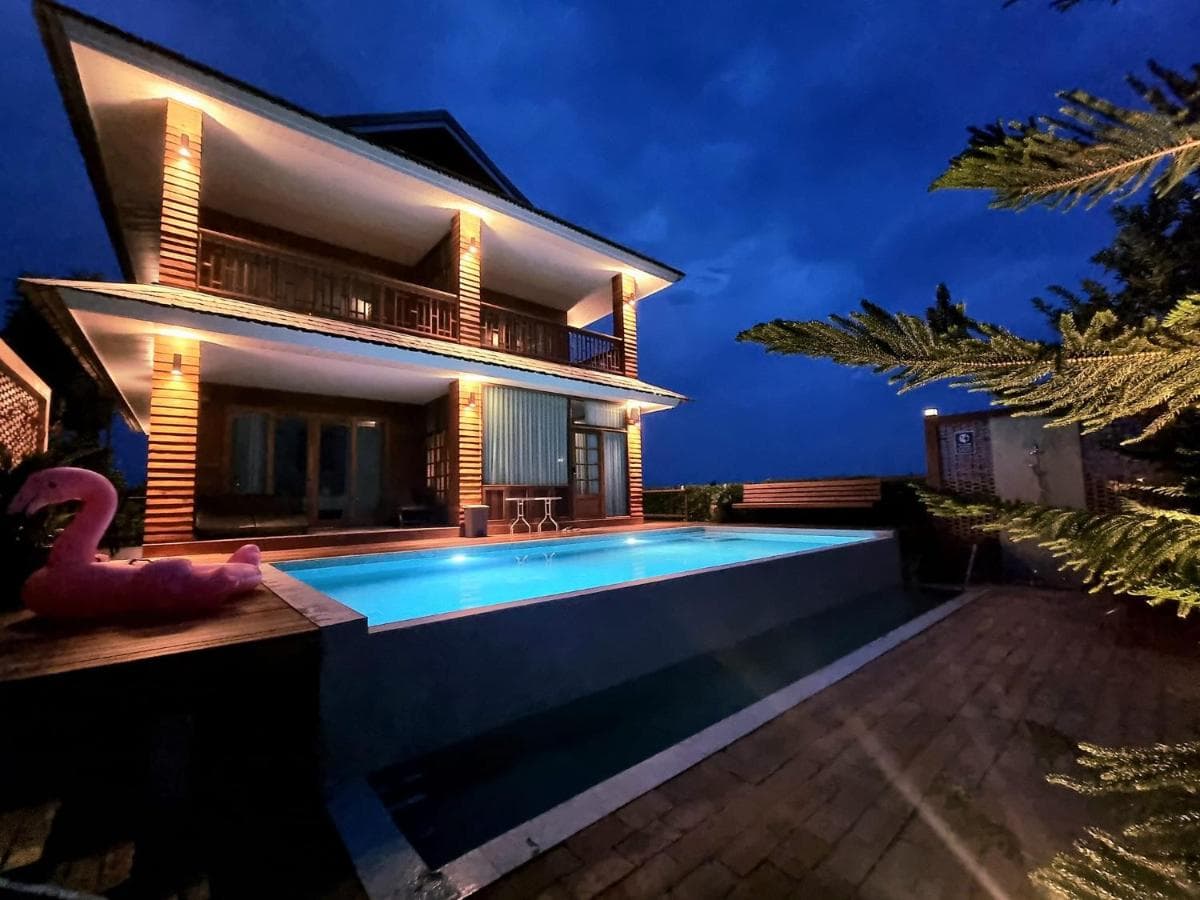 Pokój przy basenie i ogród Doona Resort o zmierzchu